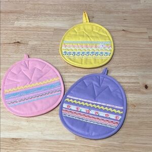 Colorful Easter eggs Pot Holders Set